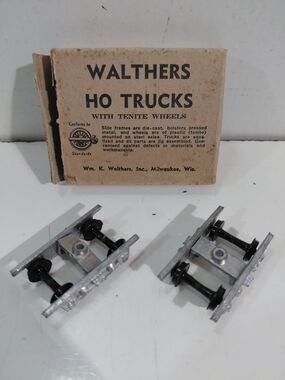 Walthers HO Gauge Model Railroad Standard 4 Wheel Passenger Car Trucks w/Box